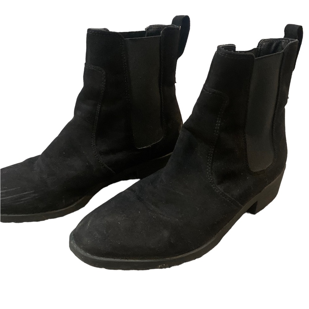 Black suede chelsea boots